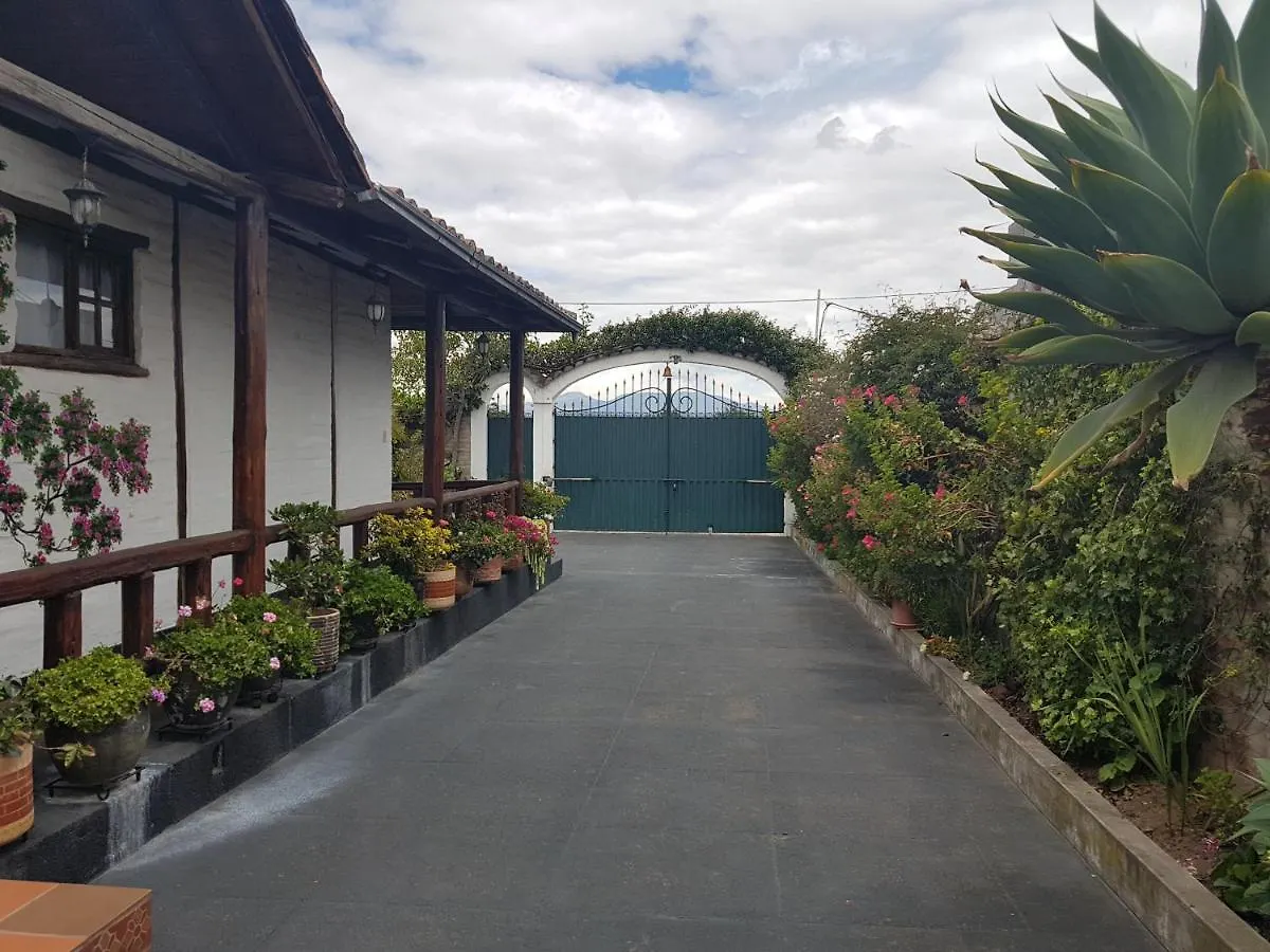 Hostal Maria De Lourdes Quito Hostel